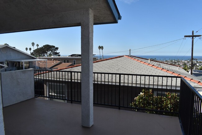 Building Photo - Newly Remodeled Ocean View Home in Ocean B...