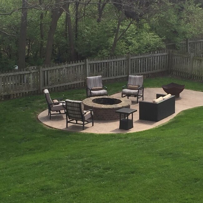 Building Photo - Charming 3 beds 2.5 bath in Kansas City!