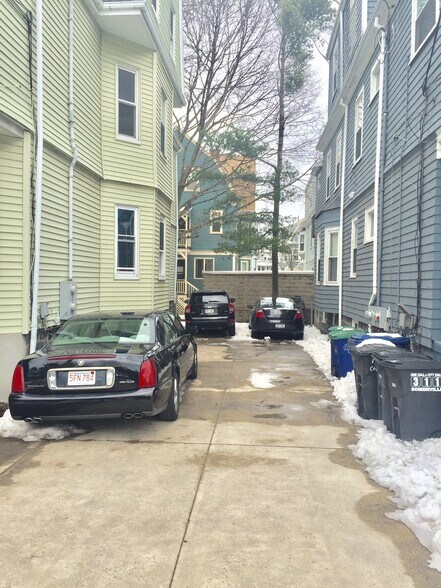 Building Photo - 183 College Ave