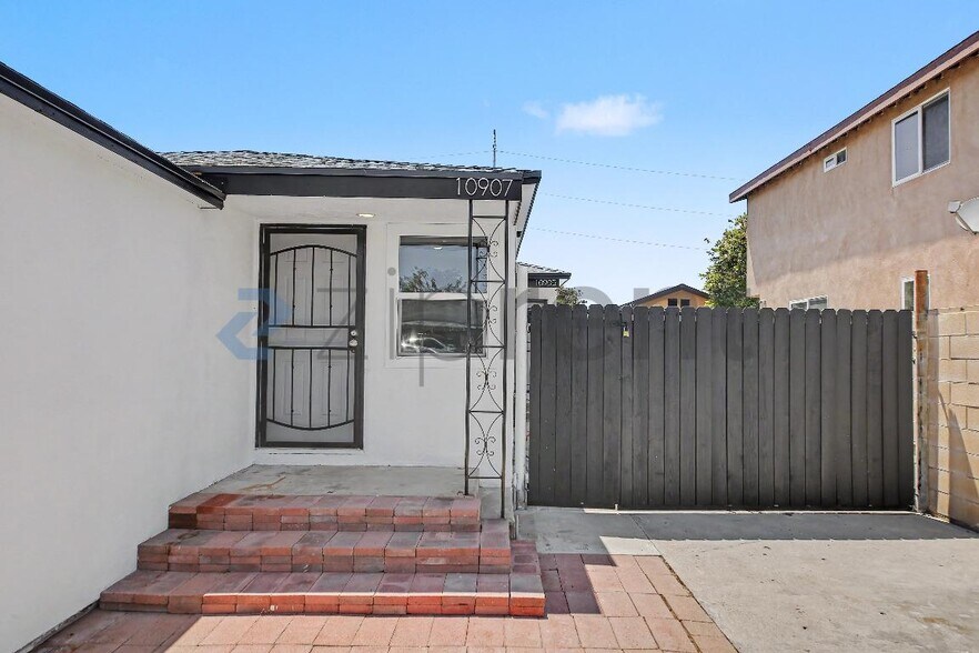 Building Photo - Unit