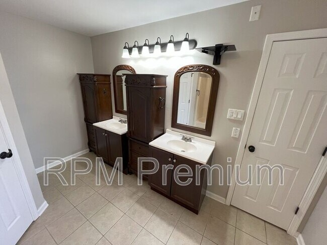 Building Photo - 522 Fawn Lake Dr