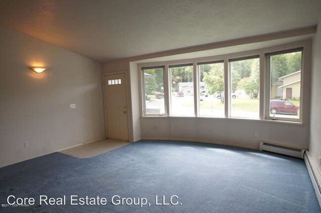 Building Photo - 17049 Meadow Creek Dr