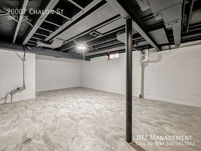 Building Photo - 20007 Chalon St