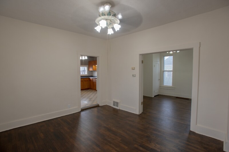 Building Photo - 1185 SW Macvicar Ave