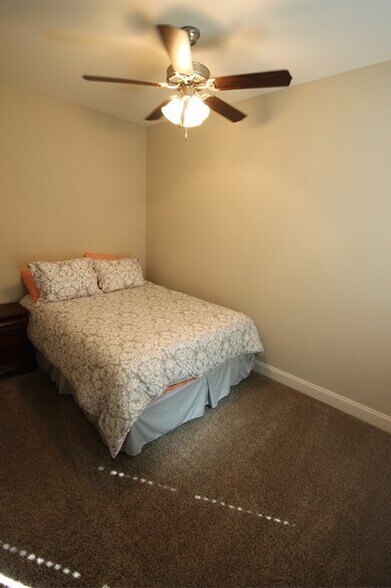 Building Photo - 104 Robbins Cir