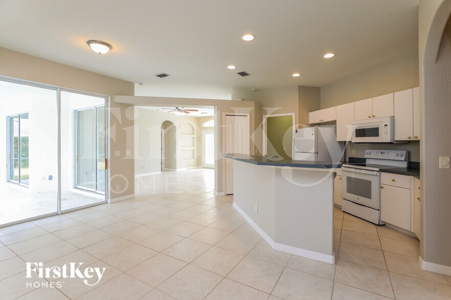 Building Photo - 2322 Renfro Ave