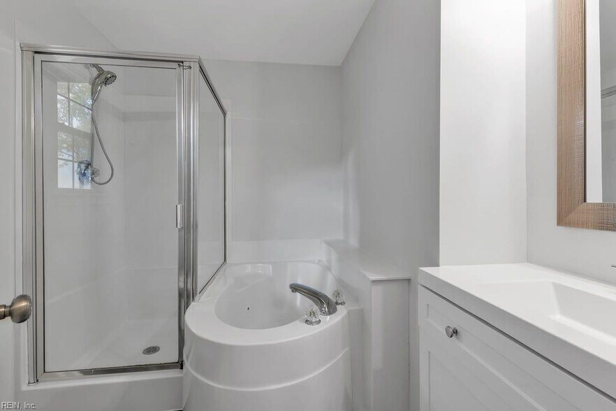 Master bath - 459 Seahorse Run