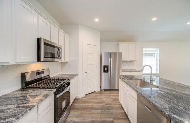 Building Photo - 8707 Shumard Oak Dr