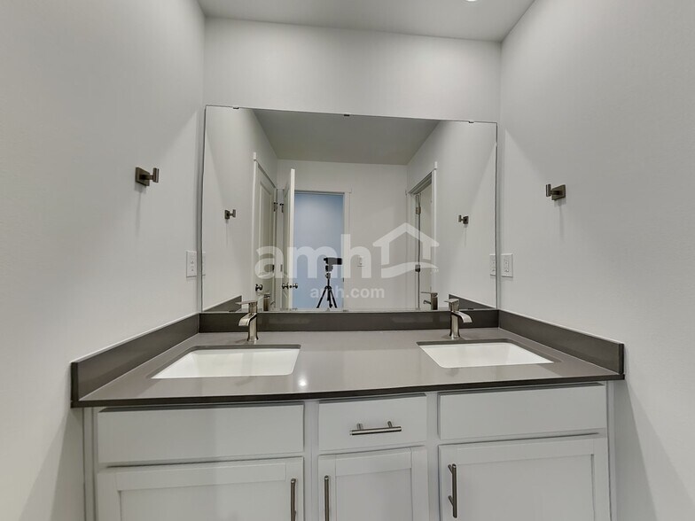 Building Photo - 7706 Brenden St SW