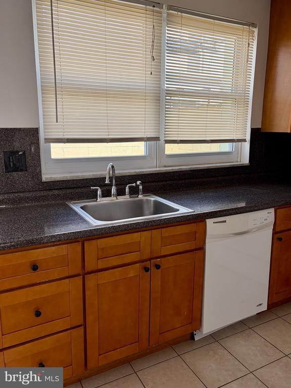 Building Photo - 355 Mercy St