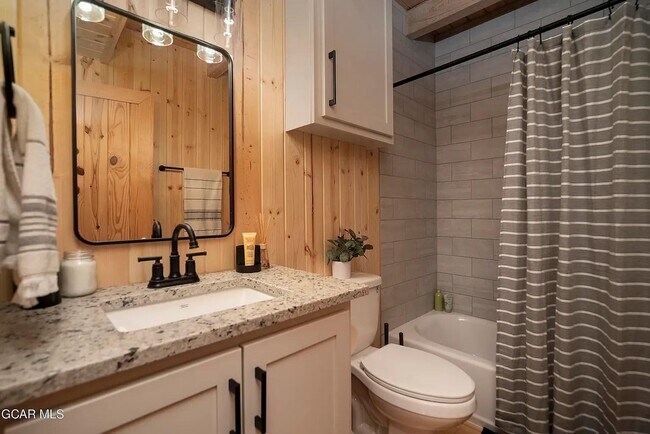 Building Photo - 577 Forrest Dr