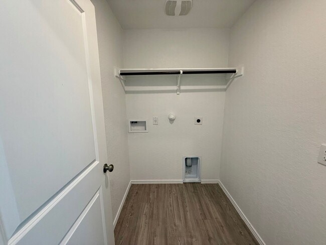 Building Photo - 10622 Erinita Way