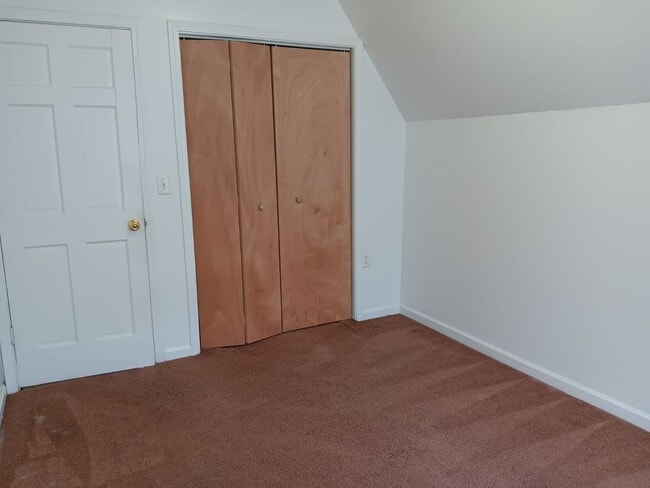 Building Photo - For Rent: 4-bedroom 2-bathroom single family home! Available NOW!