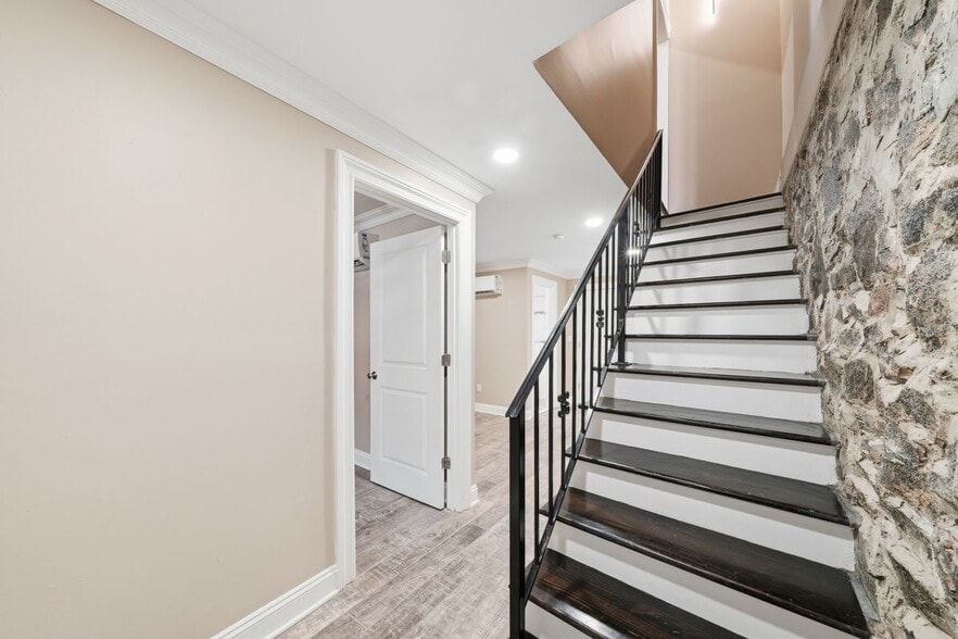 Building Photo - 37 Astor Pl