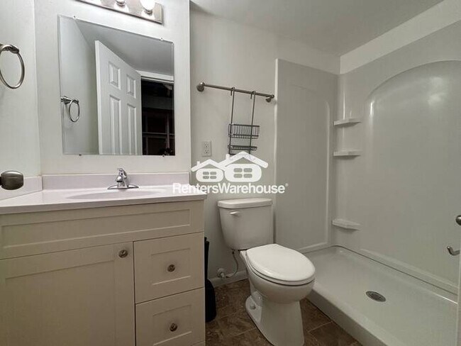 Building Photo - Available now - Beautifully Updated 4 Bedr...