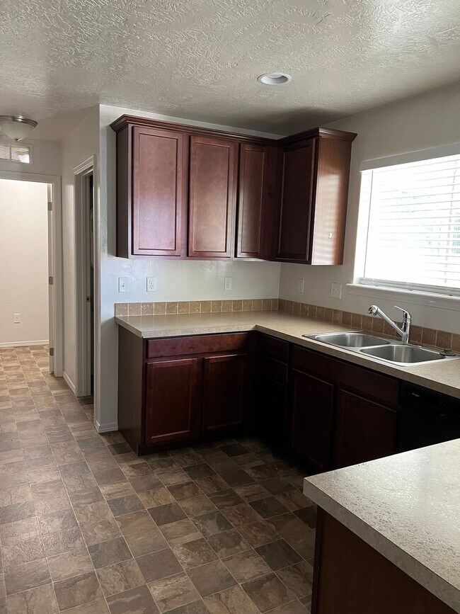 Building Photo - 4 bed 2.5 bath home in Meridian Idaho