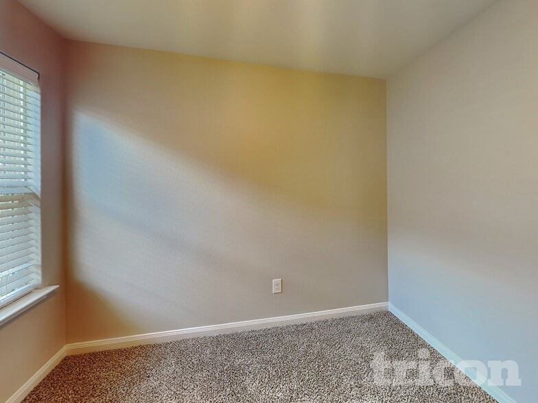 Building Photo - 108 Rushmore Ln