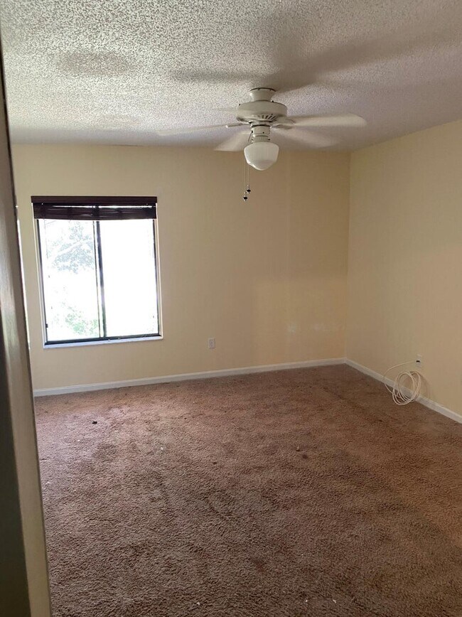 Building Photo - 5200 E Club Cir