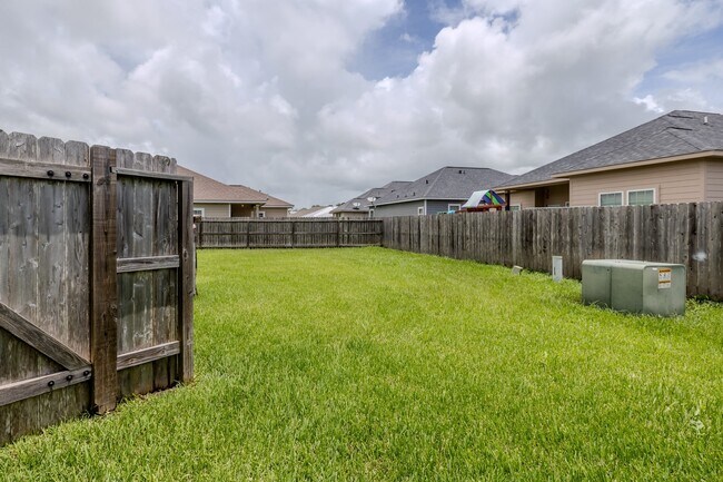 Building Photo - 2422 Cardinal Dr