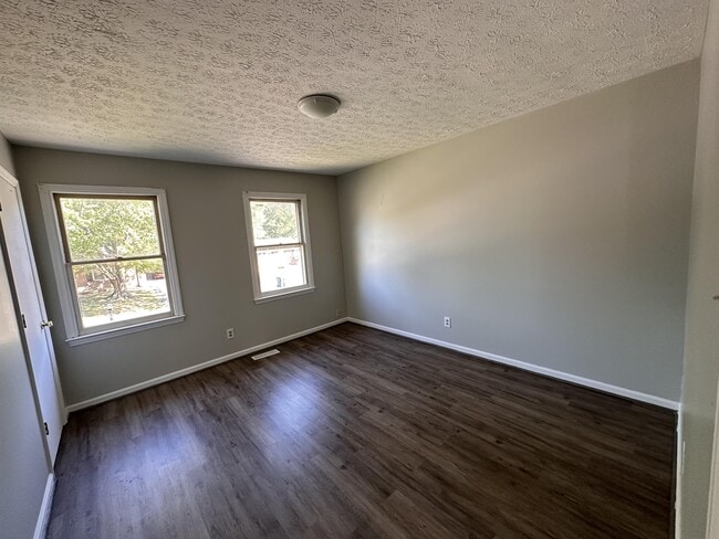 Building Photo - 105 Alice Dr