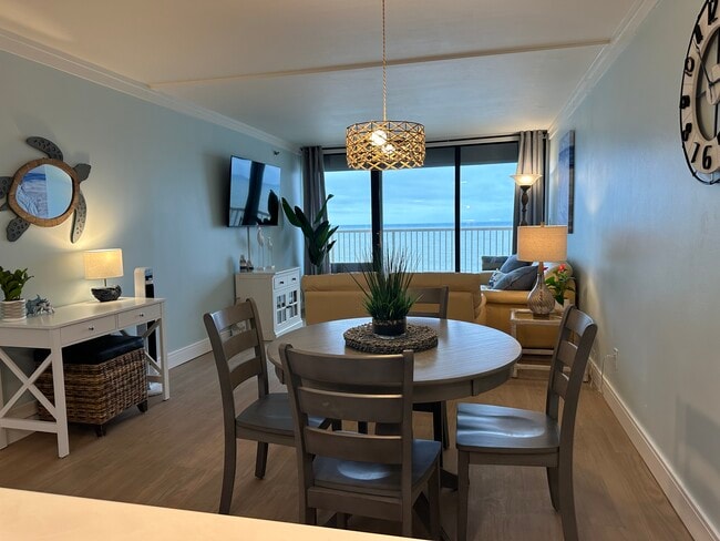 Building Photo - Pelican Watch