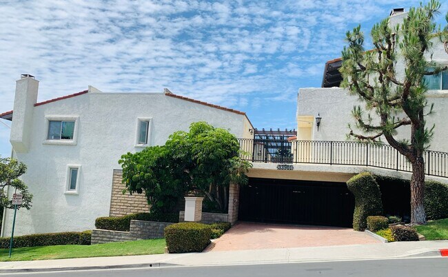 Building Photo - Unbeatable Location! Ocean View two bedrooms and two bathrooms two story condo with gated undergr...