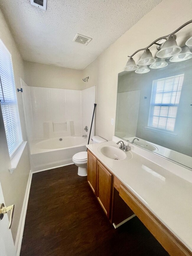 Building Photo - Must see this Adorable 3 bedroom 2 bath 2 garage home . Located in the Reedy Creek Plantation