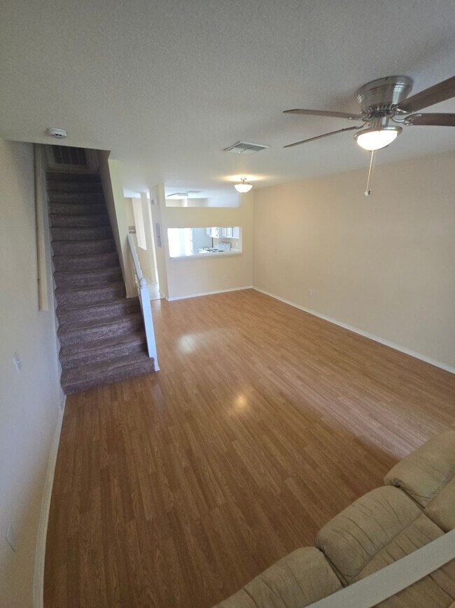 Building Photo - 2-Bedroom, 2.5-Bathroom Townhouse in Zephyrhills