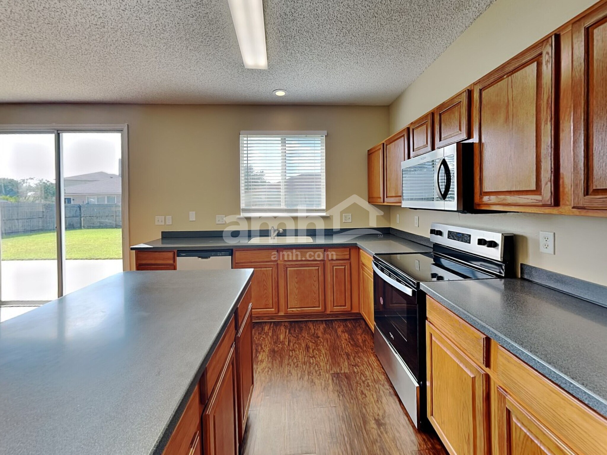 Building Photo - 11484 Brian Lakes Dr N