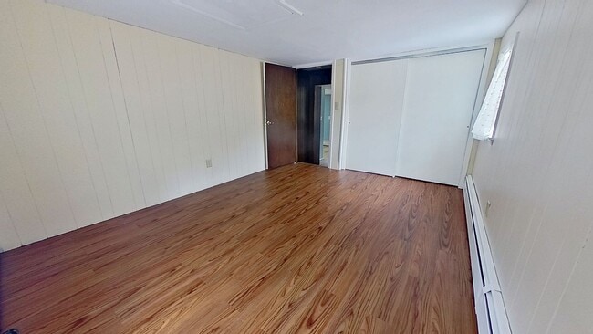 Building Photo - Bright & Cozy Second-Floor Apartment