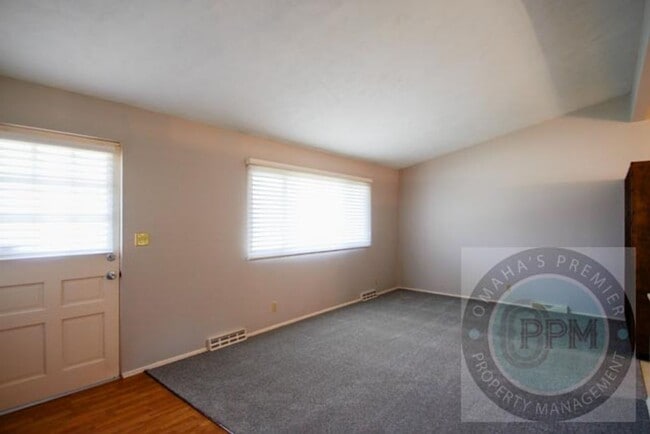 Building Photo - Comfortable 3 Bd /1.5 Ba Home  $500.00 off Deposit!!!