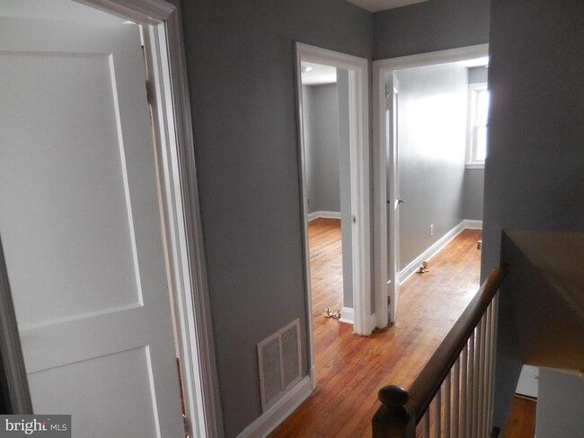 Building Photo - 7801 Hillsway Ave