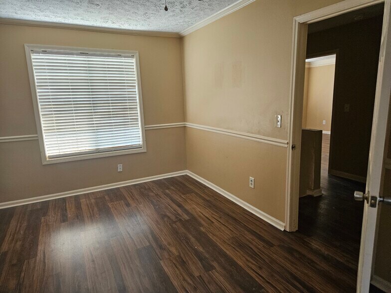 Building Photo - 3835 Conley Downs Dr