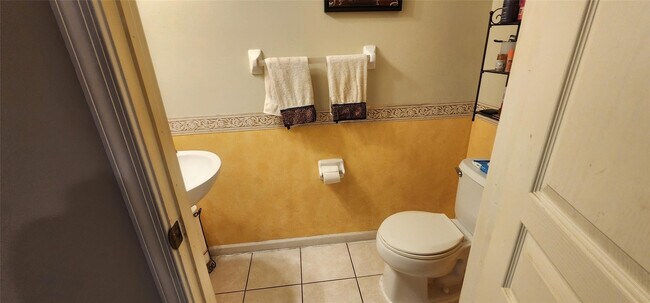 Building Photo - 5602 NW 99th Way