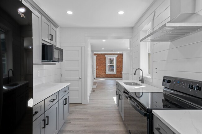 Building Photo - 621 Lafayette St