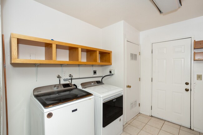 Building Photo - 4742 Seaford Pl