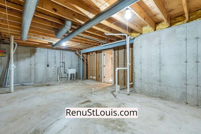 Building Photo - Now Available 3 bedroom 2.5 baths