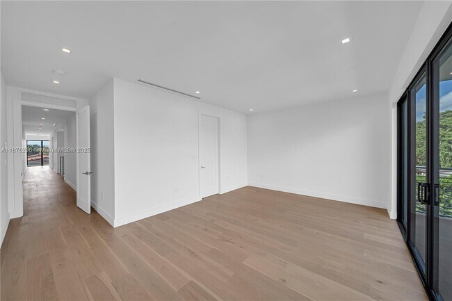 Building Photo - 3327 SW 24th St