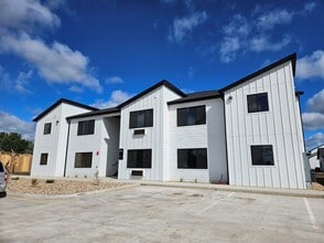 Building Photo - The Links