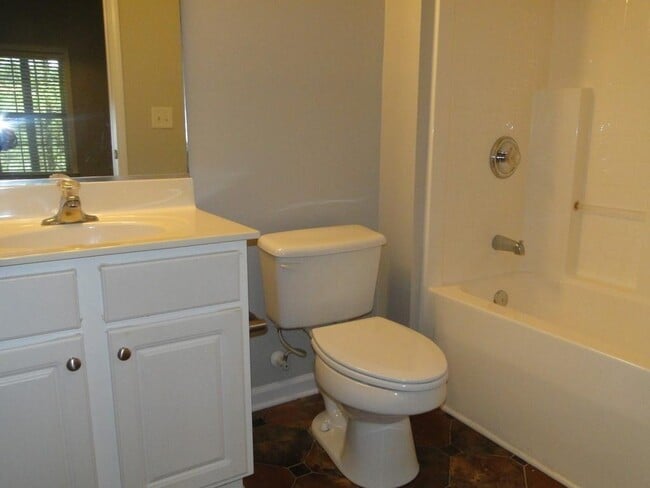 Building Photo - 1749 Highlands View Dr