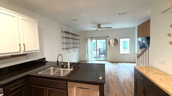 Building Photo - Concord Beautiful 3 bedroom 3 bathroom fully updated townhome, gated community!