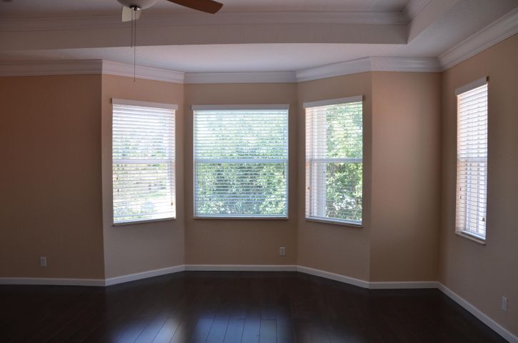 Building Photo - 37 Country Lake Cir