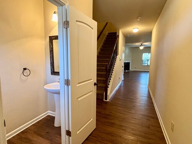 Building Photo - 2723 Morgan Glen Rd NE