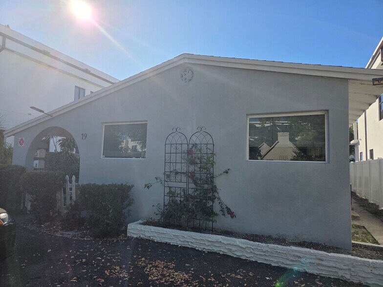 Building Photo - 19 SE 12th Ave