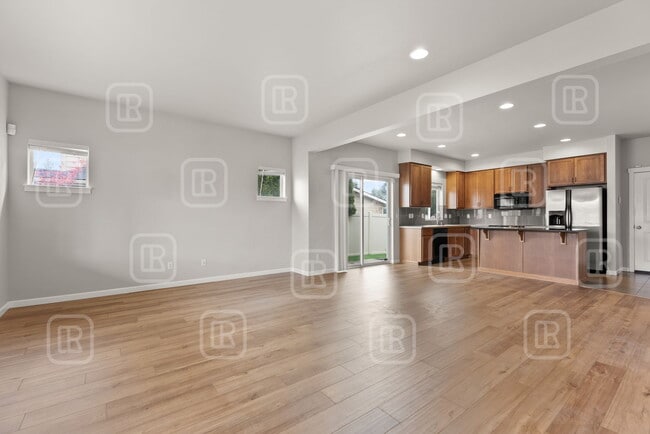 Building Photo - 1840 N Willamette Rd