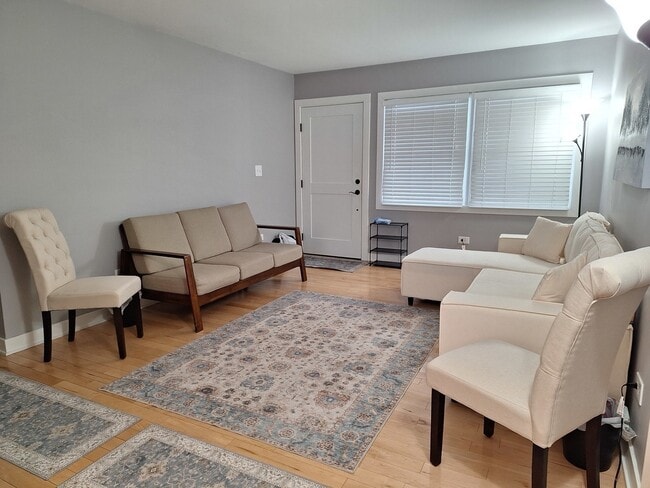 Building Photo - 227 Juneway Terrace