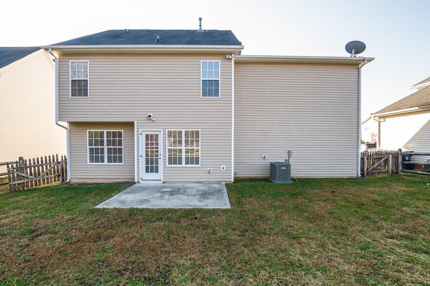 Building Photo - 7033 Tanners Creek Dr