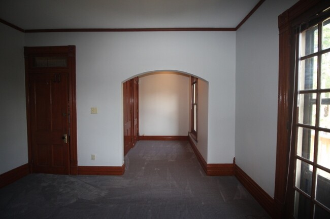 Building Photo - 314 W 5th Ave