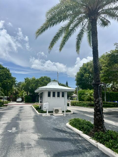 Building Photo - 5200 N Flagler Dr