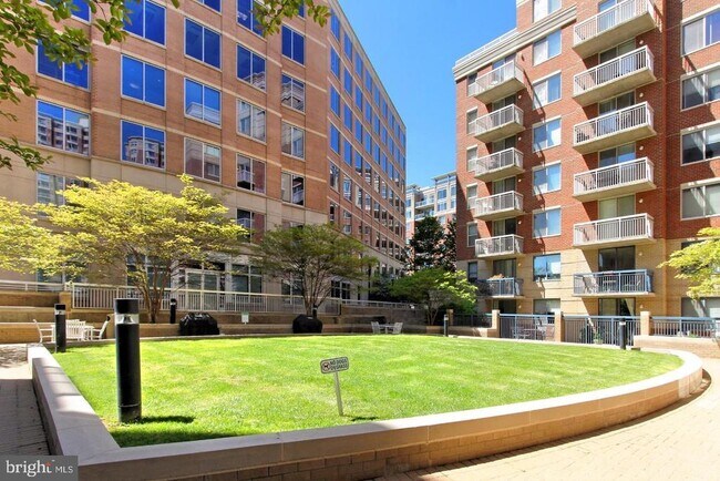 Building Photo - 3835 9th St N